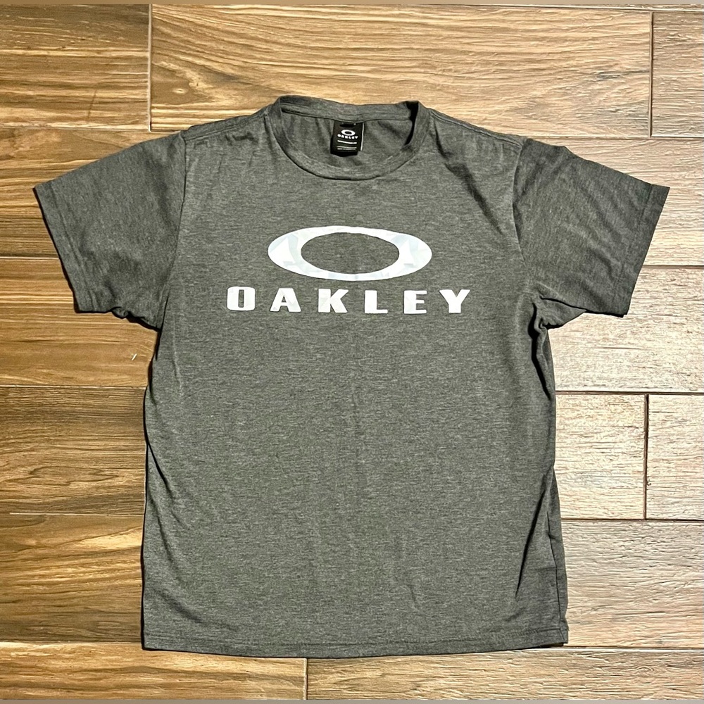 Oakley Men’s Dark Gray Performance Fit Graphic T-Shirt